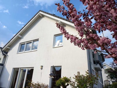 Schöne und neuwertige 2-Raum-Wohnung in Overath