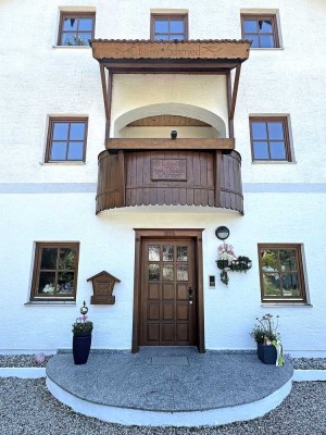SANIERTES BAUERNHAUS VOR DEN TOREN MÜNCHENS