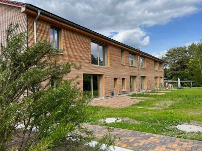 Außergewöhnliche, ökologisch gebaute Eigentumswohnungen im schönen Altglobsow. Bezugsbereit
