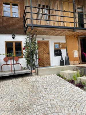 Charmante 2-Raum-DG-Wohnung mit Balkon und EBK in Bihlerdorf