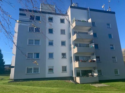 *** 3-Zi Wohnung mit Balkon & Blick auf grüne Felder ***