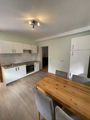 Gemütliche Souterrain  Wohnung mit Terrasse und Garten