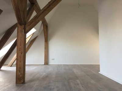 Exklusive 3,5 Zi. DG-Maisonette-Wohnung mit Dachterrasse und hochwertiger Einbauküche