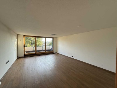 Großzügige Dachgeschosswohnung mit 3 Schlafzimmern und 2 Bädern