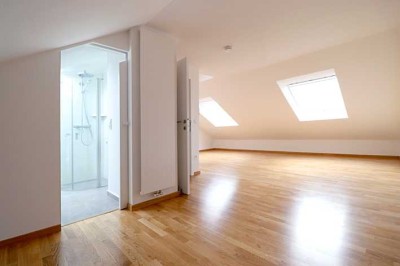 Schönes Reihenmittelhaus mit fünf Zimmern in München, Feldmoching