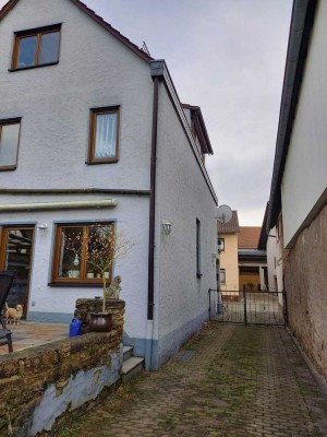 Einfamilienhaus mit Pferdehaltungsmöglichkeit in Bretten
