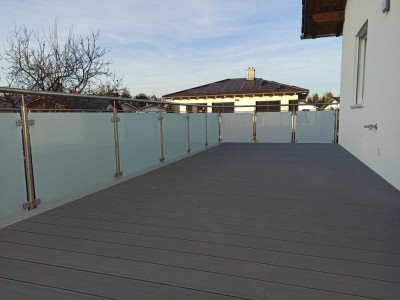 Helle 3-Zimmer-Wohnung mit Dachterrasse in Teising