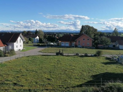Wohnen mit Weitblick – helle Dachgeschosswohnung mit Südbalkon & Alpenblick in Rott
