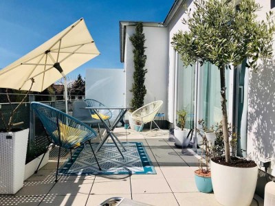 Exklusive, geräumige und neuwertige 2-Zimmer-Penthouse-Wohnung mit Balkon in Frankfurt