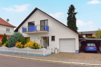 Familientraum in Sankt Leon: Freistehendes Einfamilienhaus mit großem Garten, Carport und Garage