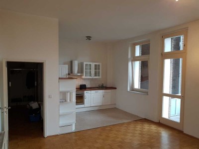 Hübsche Altbauwohnung mit hohen Decken im beliebten Dellviertel zum 01.10.25 oder 01.11.25