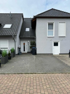 Modern & Gemütlich: Familienfreundliches Reihenmittelhaus in Wendschott mit Traumgarten