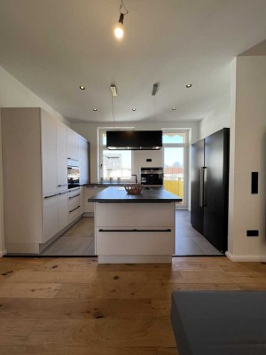 Luxuriös sanierte 4-Zimmer-Wohnung mit einmaliger Einbauküche auf dem Kaßberg
