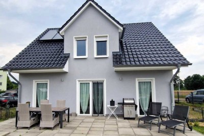 Modernes Einfamilienhaus mit offenem Grundriss & großem Garten