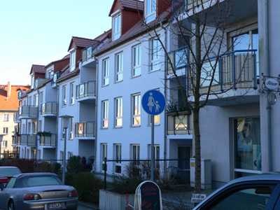 helle und chick geschnittene 3- Raum- Wohnung mit Balkon und Stellplatz