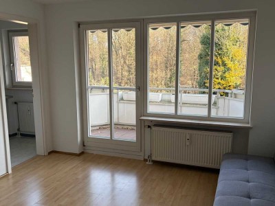 "Grünes Wohnen direkt an Isar und Flaucher" 1 Zimmer Wohnung mit großem Balkon ins Grüne