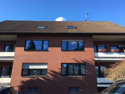 ***Wegberg-Wildenrath, gepflegte 3-Zimmer-Dachgeschosswohnung in ruhigem 6 Parteien-Wohnhaus!***