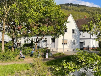 Schön und zentral gelegenes Gewerbe- und Wohnhaus in Bad Urach, provisionsfrei