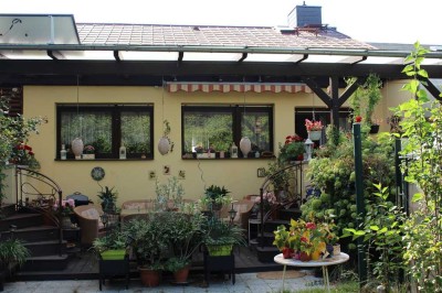 Bungalow als DHH  mit traumhafter Terrasse auf verstecktem Grundstück, inkl. EBK und Tiefgarage....