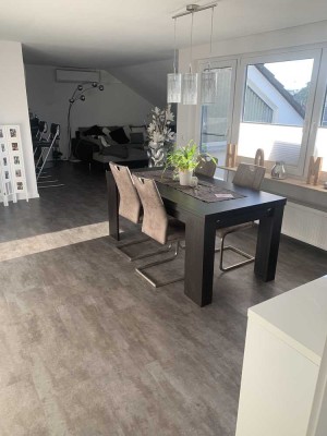 Helle klimatisierte 3-Zimmer Dachgeschosswohnung