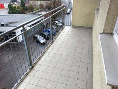 3 ZIMMER-NEUBAU + größerer Balkon 7,9m² + extra Küche neu möbliert + Lift + vorletzter Stock!