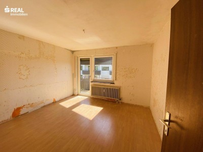 Sanierungsbedürftige 4-Zimmer-Wohnung mit zwei Balkonen in ruhiger Lage