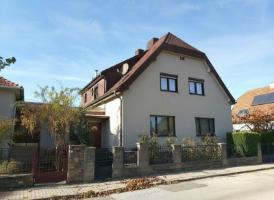 Einfamilienhaus mit 7 Zimmern, bzw. 2 Wohneinheiten in ruhiger Siedlungslage