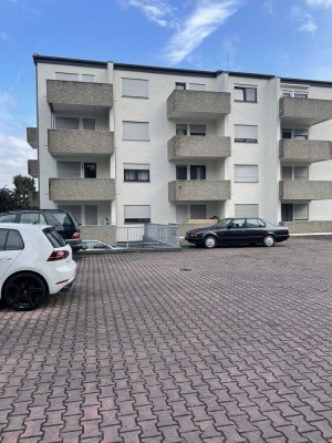 2-Zimmer-Wohnung mit Balkon/TG-Stellplatz+Außenstellplatz