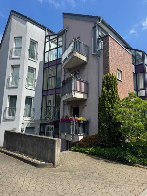 Modernisierte 3-Zimmer-Wohnung mit zusätzlichem Dachstudio in Top-Lage von Neuss-Grimlinghausen