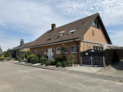 Große, variable Wohnung im gepflegten 2 Fam.Haus mit gr. Loggia in ruhiger Sackgasse ---Erstbezug--