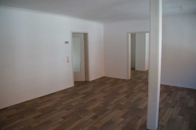 Erstbezug nach Sanierung mit Balkon und EBK: Ansprechende 3-Zimmer-Wohnung in Freiberg