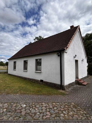 Einfamilienhaus mit großem Nebengebäude & 2.200 m² Grundstück