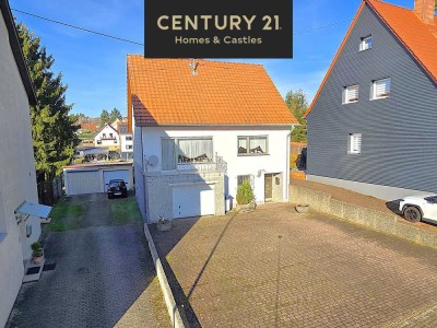 Gepflegtes freistehendes Einfamilienhaus mit großem Garten, Balkonen und Garage in Spiesen