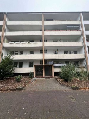 Attraktive 3-Zimmer-Wohnung im Erdgeschoss mit Loggia, in Karlsruhe/Waldstadt