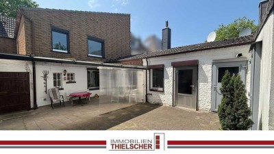 Vielseitiges Einfamilienhaus mit großem Garten, Garage – Ideal für Mehrgenerationen oder Handwerker