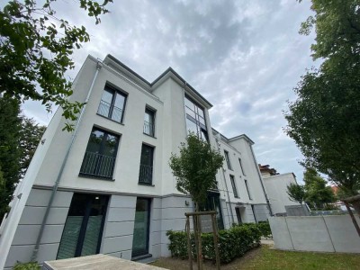 Mit dem Aufzug direkt in die Wohnung - 2 Zi.- Penthouse am Flughafen