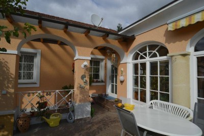 Villa mit Mehrwert: Wohnen und Mieteinnahmen perfekt kombiniert