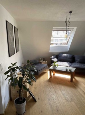 Exklusive, vollständig renovierte 3,5-Zimmer-Dachgeschosswohnung mit EBK in Eislingen