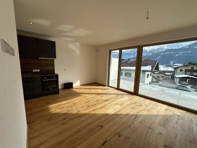 Moderne Wohnung mit sonnigem Balkon, Tiefgarage und Kellerabteil