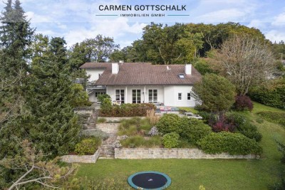 Entspanntes Familienleben mit viel Platz & Atmosphäre - Moderne Villa mit Weitblick & Garten