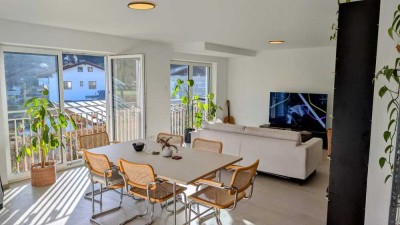 Schöne 3,5 Zimmer-Wohnung in Oberschönau mit Balkon und Bergpanorama
