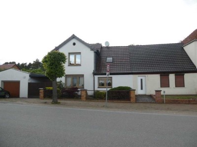 Grundstück mit Doppelhaus, Ferienwohnung, Stall, Partyscheune und Schwimmteich - 500 m zum Roofensee