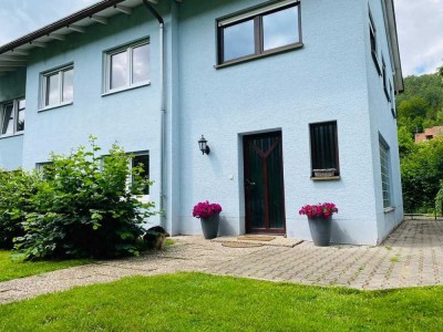 Geräumiges, günstiges 7-Raum-Einfamilienhaus in Kaiserslautern Mölschbach