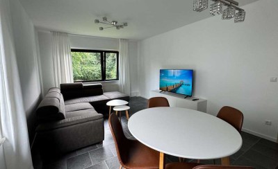 Neuwertige und möblierte 2,5 Raum-Whg. mit Balkon - Erstbezug nach Renovierung