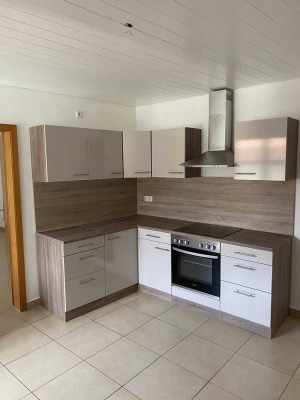 2-Zimmer-Wohnung mit Einbauküche, Tageslicht-Bad und Stellplatz in zentraler Lage in Pfungst