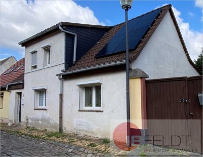 Der Anfang ist schon gemacht:
Teilsaniertes Wohnhaus mit voll ausgebautem Dachgeschoss