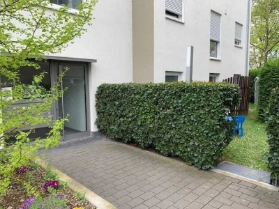 Moderne, gepflegte 3 Zi.-EG-Wohnung mit Südwestterrasse und umlaufenden Garten.