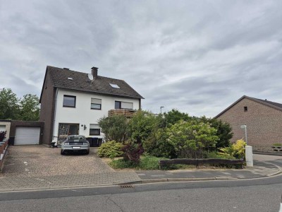 Heute schon an Später denken! Zweifamilienhaus+DG+Garage + 4 Reihengaragen!