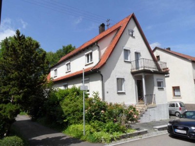 Raum für Generationen und Ideen: Zweifamilienhaus mit Ökonomieteil zu verkaufen.