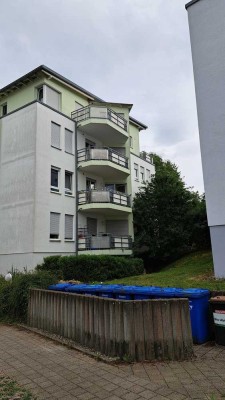 Moderne 2-Zimmer-Dachgeschosswohnung mit 2 Balkonen und Einbauküche in Aalen